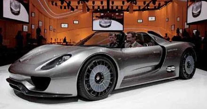 Porsche 918 Spyder, 900 potenziali clienti