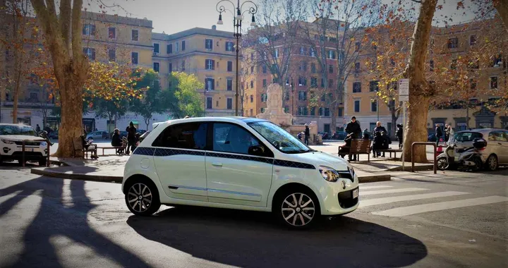 Renault Twingo la Parisienne TCe 90 EDC: la prova su strada