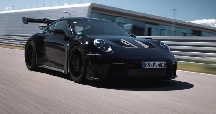 Porsche 911 GT3 RS: manca poco al debutto