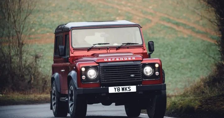 Land Rover Defender Works V8: serie limitata per i 70 anni del marchio