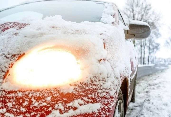Come proteggere l'auto in inverno da freddo e gelo