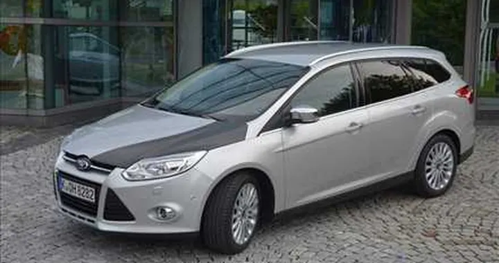Ford: cofano in fibra di carbonio per la Focus