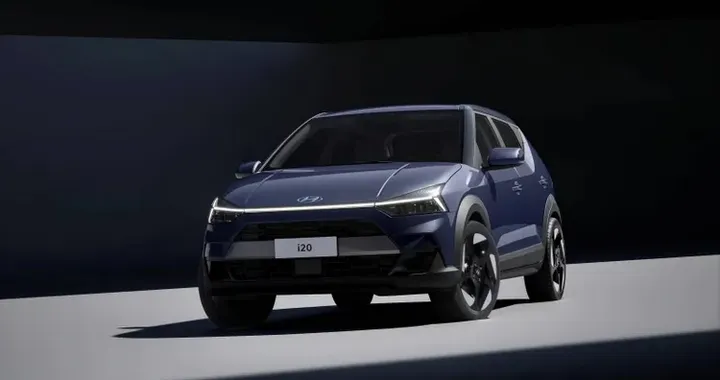 Nuova Hyundai i20 2027: look da SUV e doppio display da 12,3