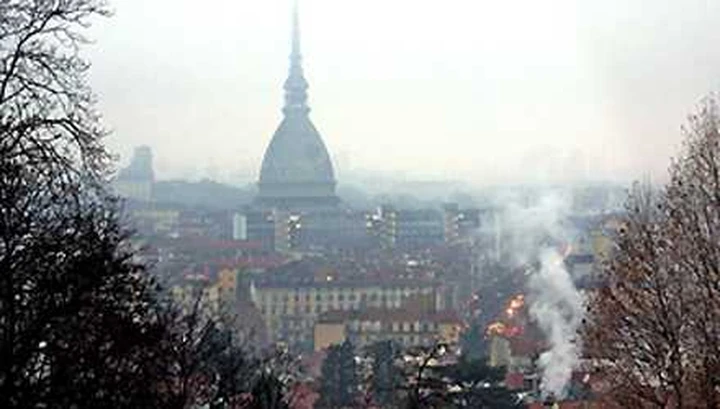 Smog: nuovi blocchi del traffico a Torino e Napoli