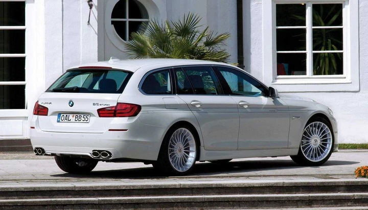 Alpina B5 Bi-Turbo Touring, una wagon da 303 km/h