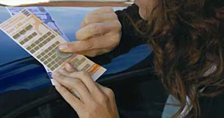 Gratta e sosta fasulli a Bari. Scatta la denuncia