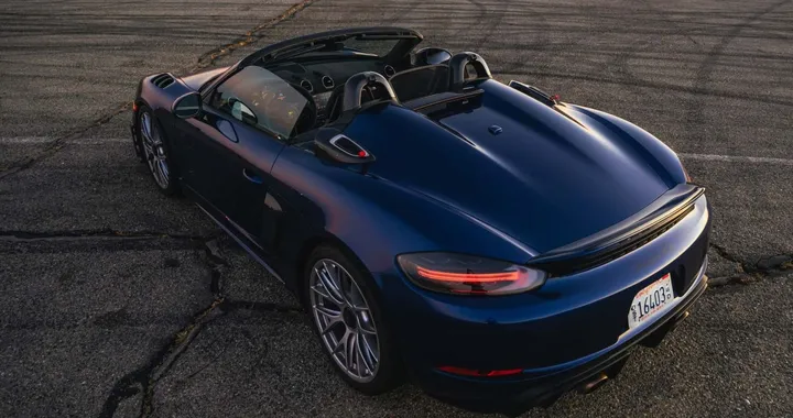 Fine di un’epoca: Porsche manda in pensione Boxster e Cayman 718