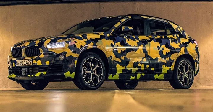 BMW X2, eccola camuffata alla Milano Fashion Week