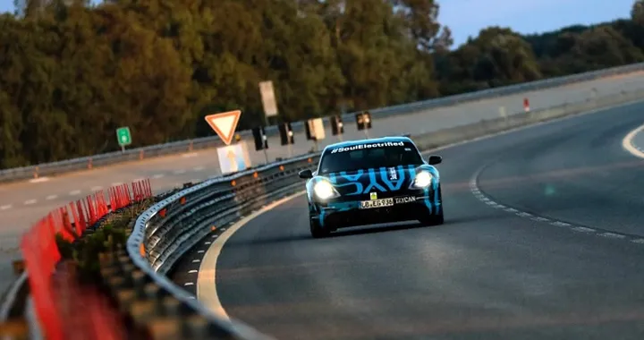 Porsche Taycan: test a Nardò sulle 24 ore