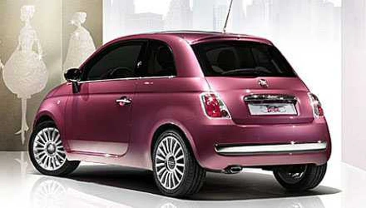 Battuta a 20.000 euro una Fiat 500 Barbie