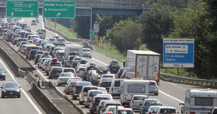 Autostrade: in Italia 18 cm per ogni auto in circolazione