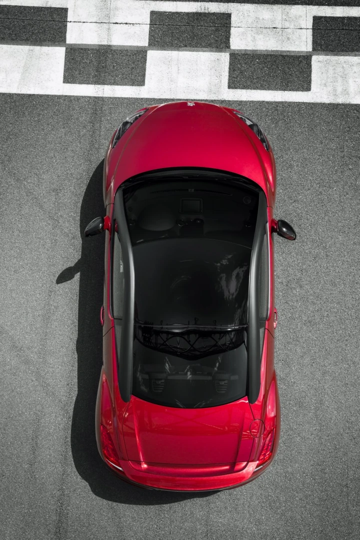 Peugeot RCZ R, primo contatto