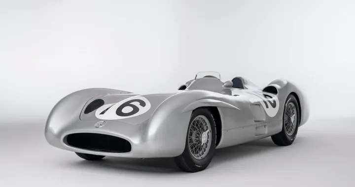 Auto d’epoca da record: la Mercedes di Fangio venduta per 51 milioni