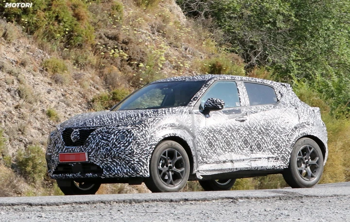 Nissan Juke: le foto spia prima del debutto