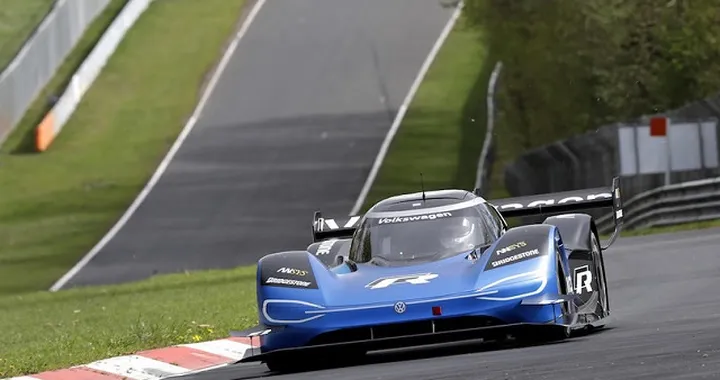 Volkswagen ID R: ora l’obiettivo è il record al Nurburgring