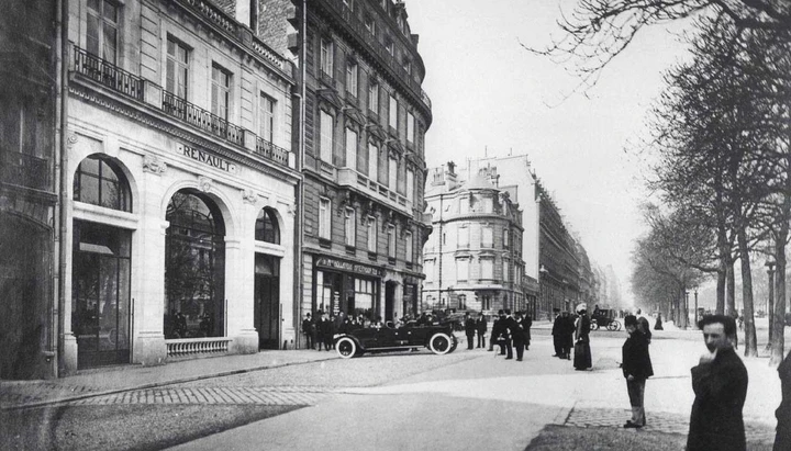 Renault agli Champs-Elysées 1910-2010