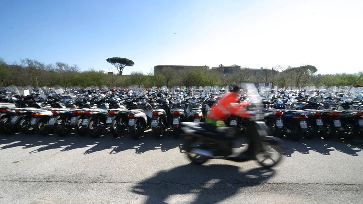 Viaggiavano nella completa illegalità, multato motociclista e passeggero