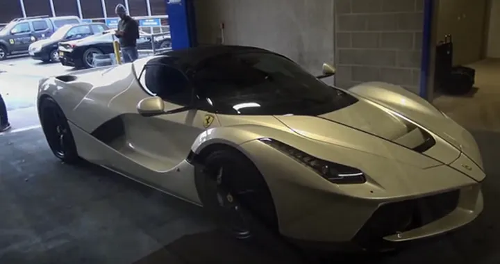 Gordon Ramsay a spasso per Londra con la sua Ferrari