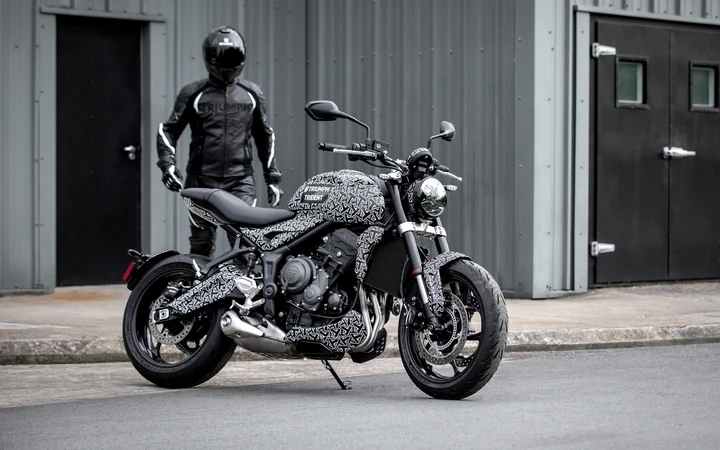 Triumph Trident, la nuova roadster tre cilindri mostra le sue forme
