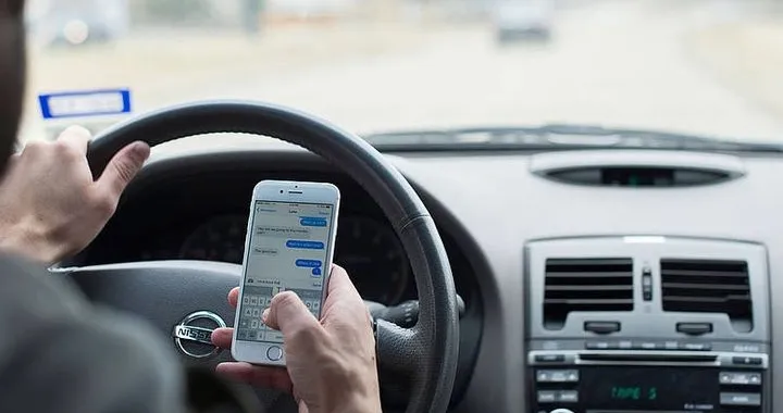 Uso scorretto del cellulare alla guida: é la principale causa di incidenti