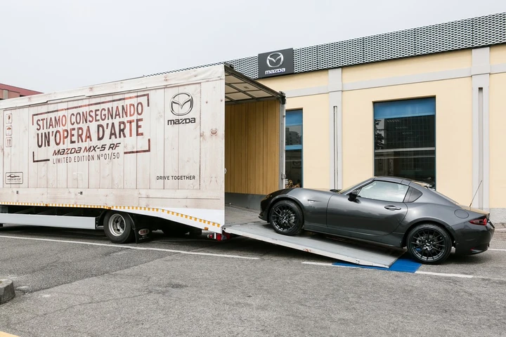 Mazda: consegnata la prima MX-5 RF Limited Edition
