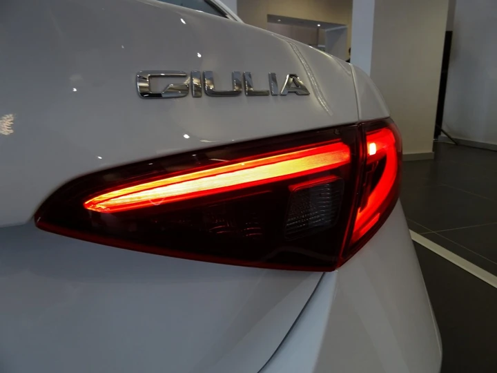 Alfa Romeo Giulia: qual è il prezzo giusto? [VIDEO]