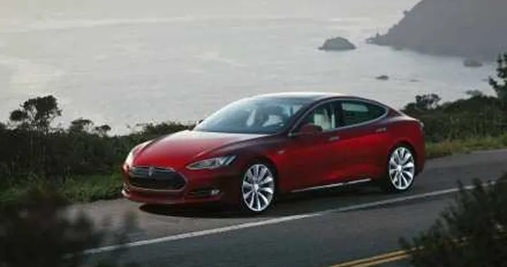 Tesla Model S 2013: nuove immagini