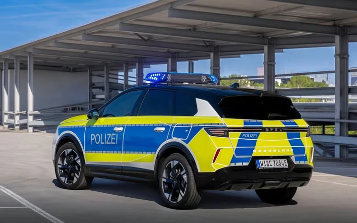 Grandland veste la divisa: il SUV Opel scelto dalla polizia tedesca