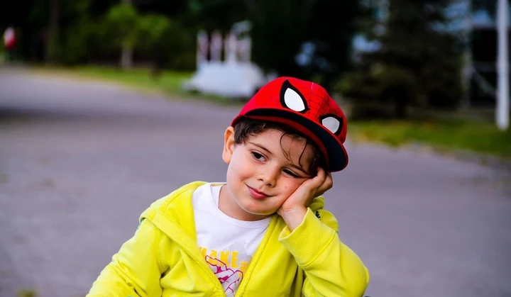 Trasporto dei bambini in moto: come fare e cosa dice la legge
