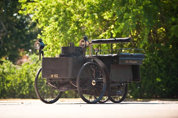 All'asta l'auto marciante più antica del mondo