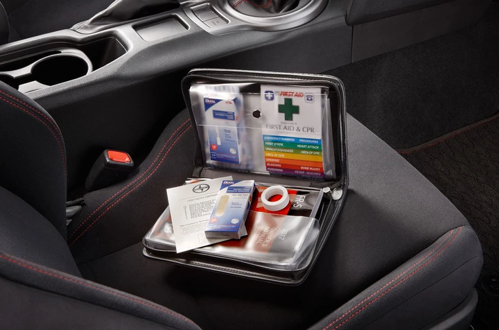 Kit di primo soccorso in auto: cosa deve contenere