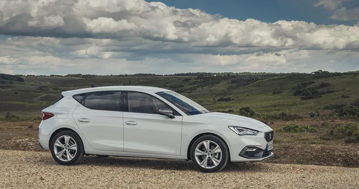 Seat sceglie l’ibrido, non l’elettrico: una mossa geniale?