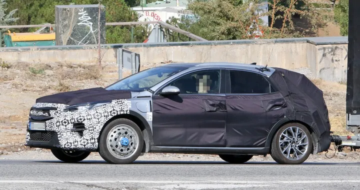 Kia Xceed PHEV: le foto spia dell'ibrida plug-in