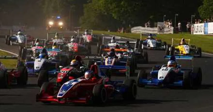 In pista a bordo delle Formula Renault