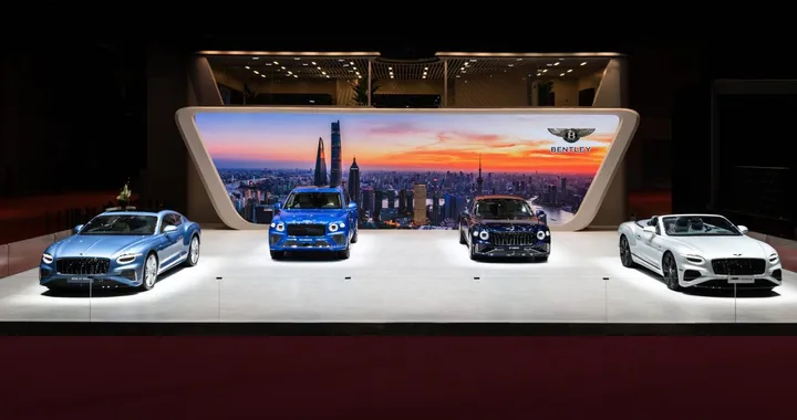 Bentley svela la gamma Azure ad Auto Shanghai 2025