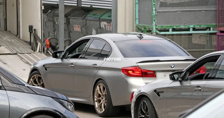Nuova Bmw M5 CS, la nuova berlina da 620 CV spiata durante i test
