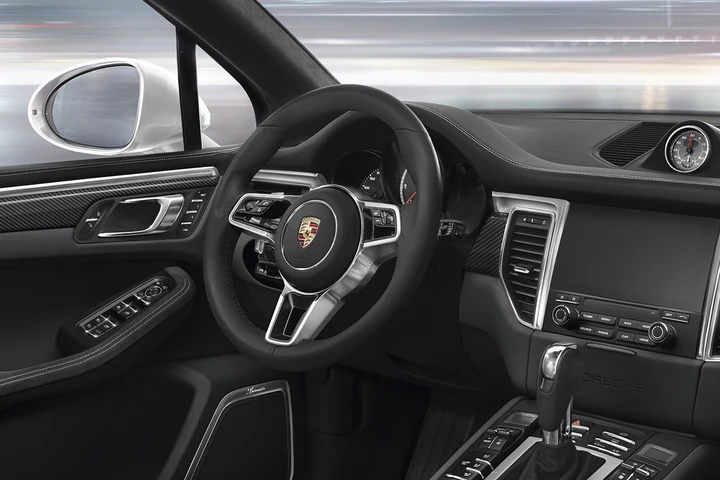 Porsche Macan 2016: immagini ufficiali