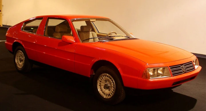 Quel rosso fuoco che non corse mai: Peugeot E27