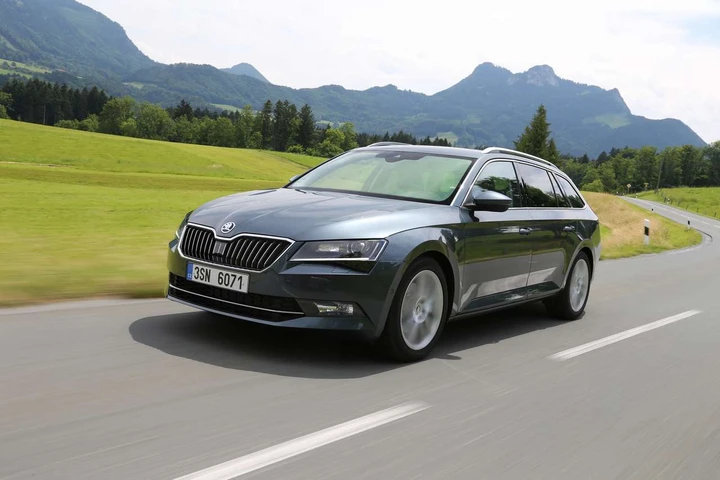 Nuova Skoda Superb Wagon: le foto ufficiali