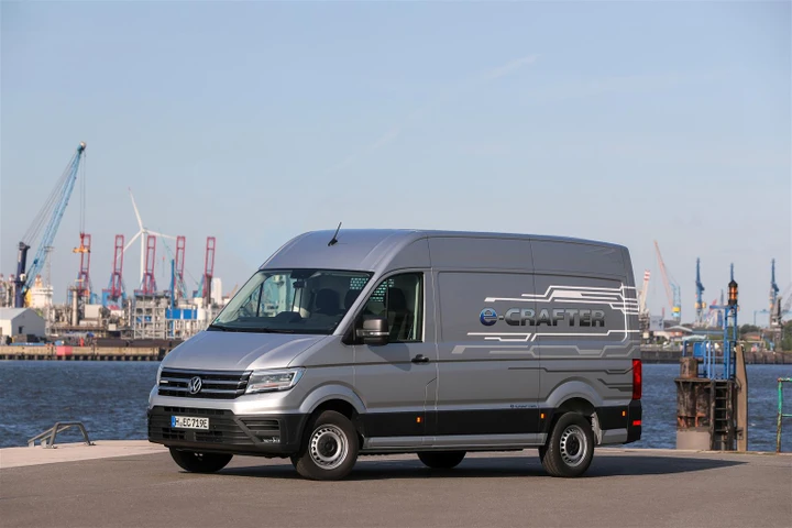 Volkswagen e-Crafter, il van elettrico debutta ad Amburgo
