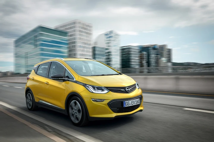 Opel Ampera-e: prime immagini ufficiali