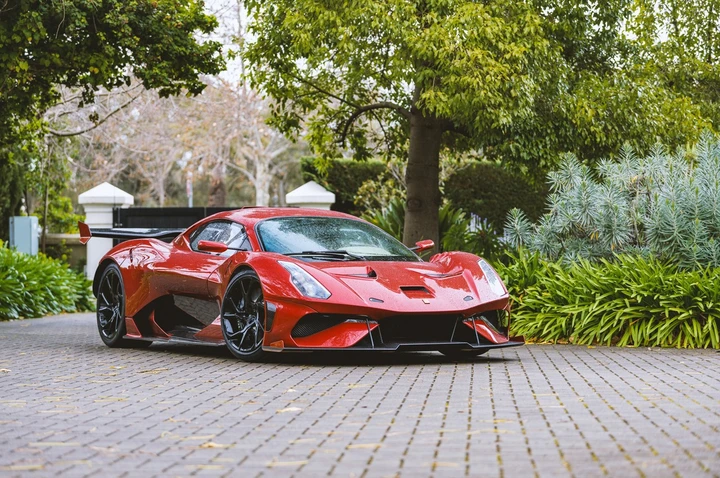 Brabham BT62 stradale 2020: immagini ufficiali