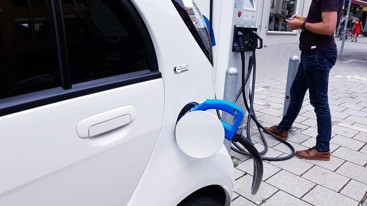 Regione Toscana: l'auto elettrica non è così ecologica