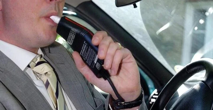 Arriva l’Alcolock: 2.000 euro per accendere l’auto. Ma è davvero utile?