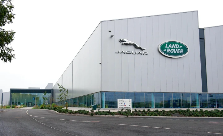 Jaguar Land Rover: PSA interessata all'acquisizione