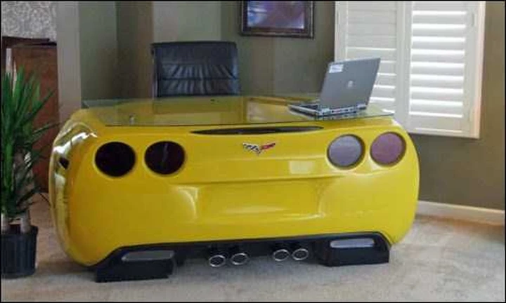Una Chevrolet Corvette? No, una scrivania