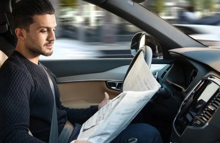 Dalla guida assistita alla guida autonoma: tutti i livelli di guida