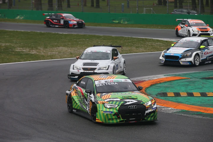 TCR Italy, Tavano risponde a Bettera ed allunga in classifica