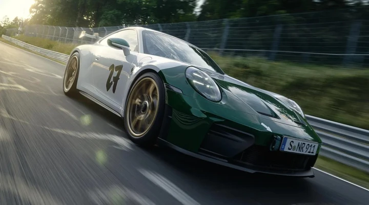 Porsche 911 GT3, serie speciale per i 100 anni del Nürburgring
