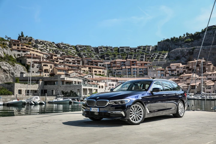 Bmw Serie 5 Touring: immagini ufficiali